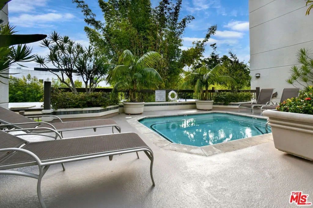 851 N Kings Road 310, Los Angeles, California, United States. - Photo 25
