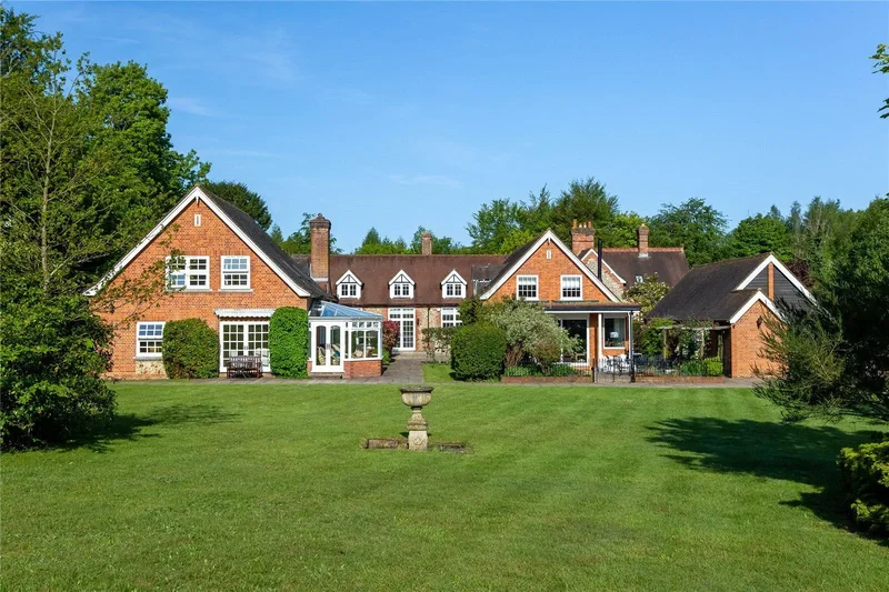 Coulsdon, England, United Kingdom. - Photo 5