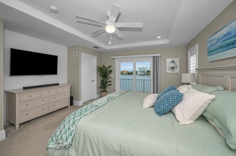 339 55th Ave, St Pete Beach, FL 33706, St. Pete Beach, Florida, United States. - Photo 38