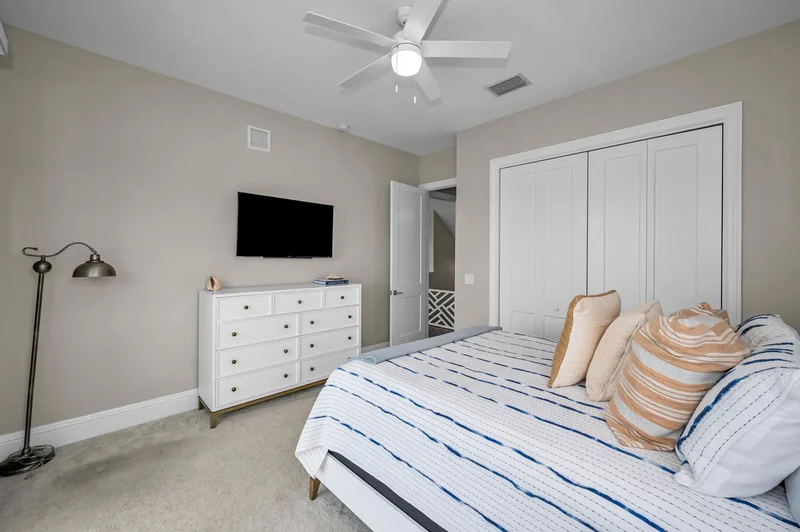 339 55th Ave, St Pete Beach, FL 33706, St. Pete Beach, Florida, United States. - Photo 32