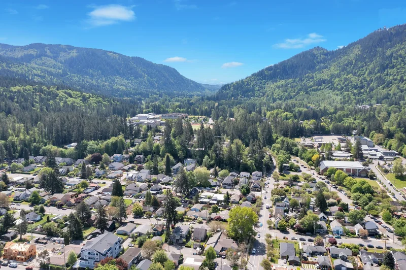 250 SE Andrews St , Issaquah, WA 98027, Issaquah, Washington, United States. - Photo 16