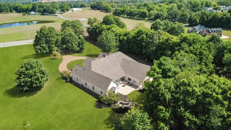 2360 Memorial Drive Ext, Clarksville, TN 37043, Clarksville, Tennessee, United States. - Photo 6