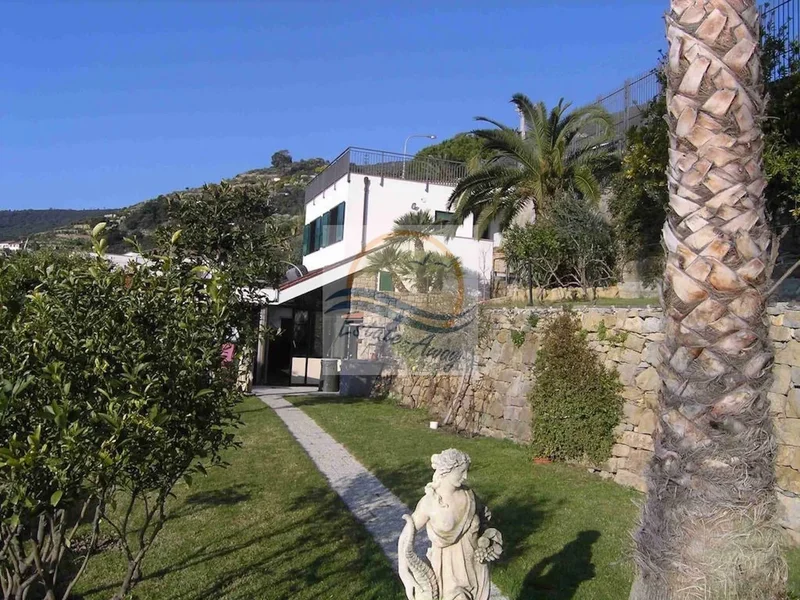 EF1083 For Sale – Sea View Villa with Garden and Panoramic Terraces in Ospedaletti