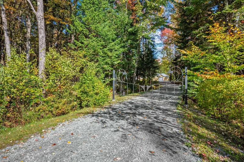 805 Ch. des Diligences, Eastman, Quebec, Canada. - Photo 29