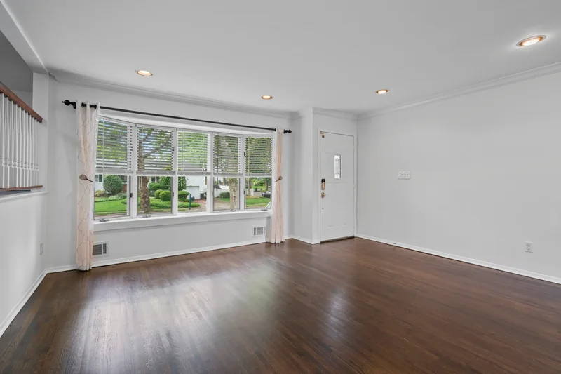 1016 Westminster Avenue , Dix Hills, NY 11746, Huntington Station, New York, United States. - Photo 19