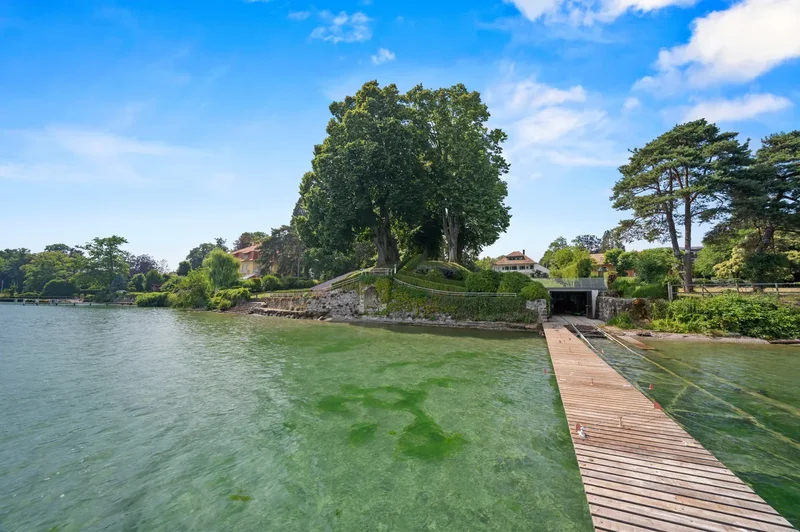 Saint-Prex, Vaud, Switzerland. - Photo 31