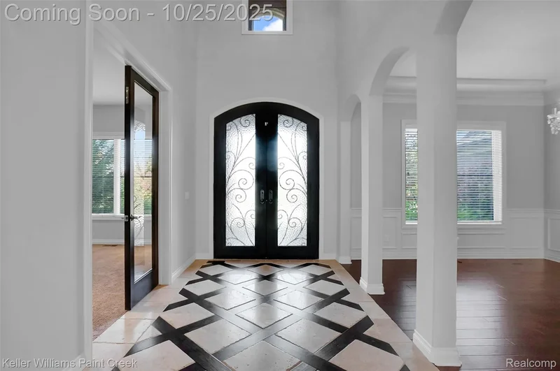 2821 Addison Circle S, Oakland Charter Township, MI 48306, Rochester, Michigan, United States. - Photo 4