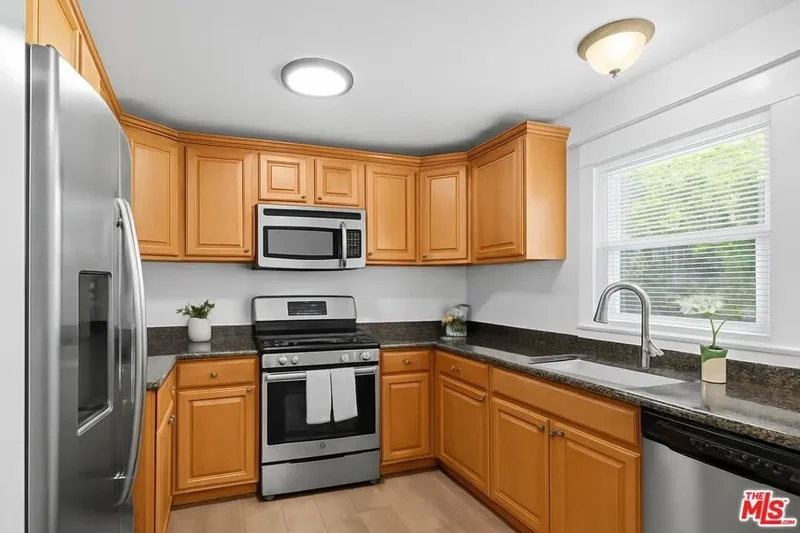 946 Hilldale Avenue, Los Angeles, California, United States. - Photo 2