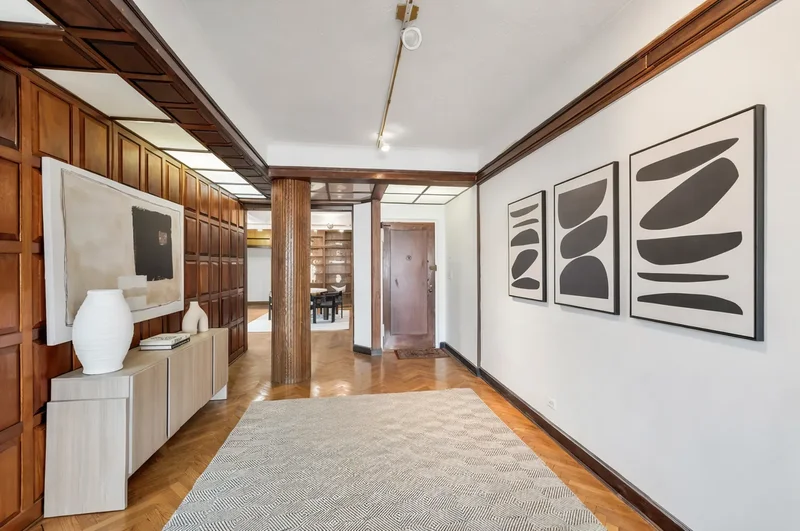 4 Bedrooms Apartment