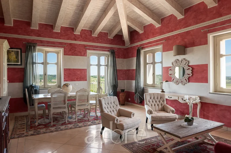 A timeless haven among the Piemontese vineyards