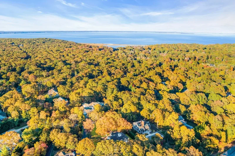 19 Bay Woods Dr, Hampton Bays, New York, United States. - Photo 34