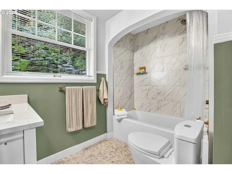 2207 NE RIDGEWOOD DR, Portland, Oregon, United States. - Photo 23
