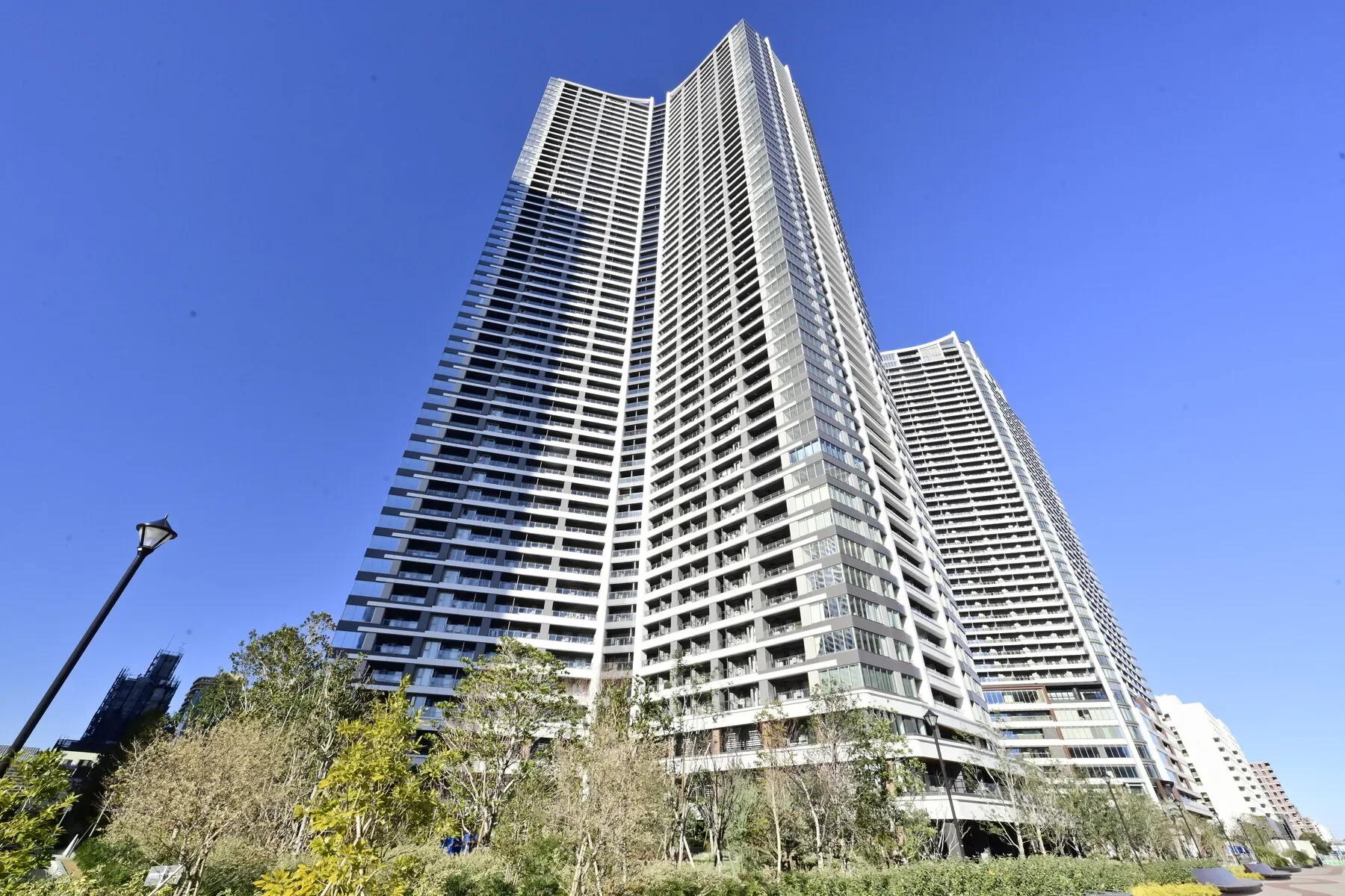 Exterior photo 6
