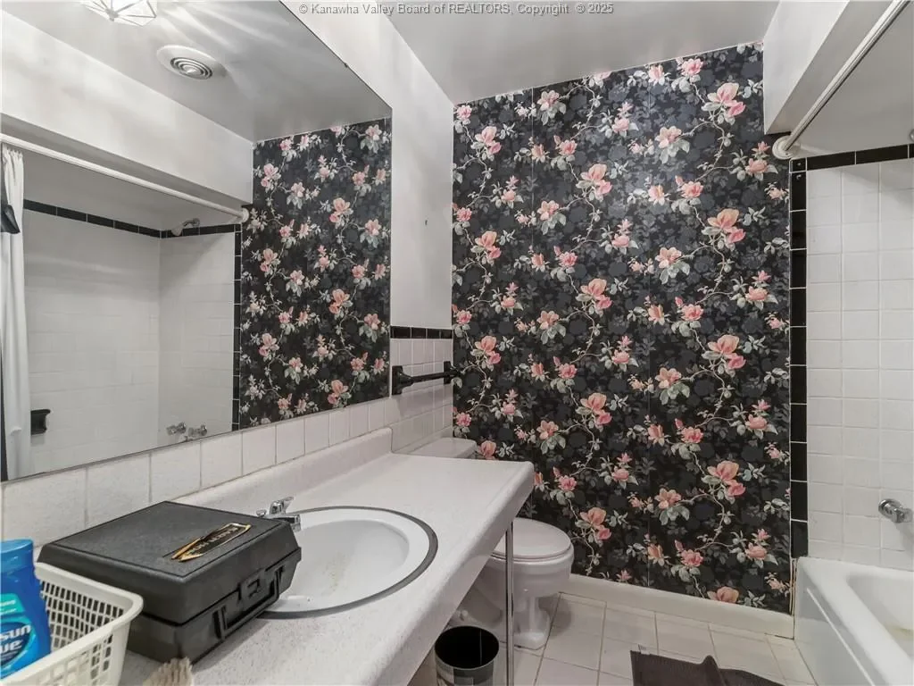 822 Whispering Way, South Charleston, WV 25303, Charleston, West Virginia, United States. - Photo 24