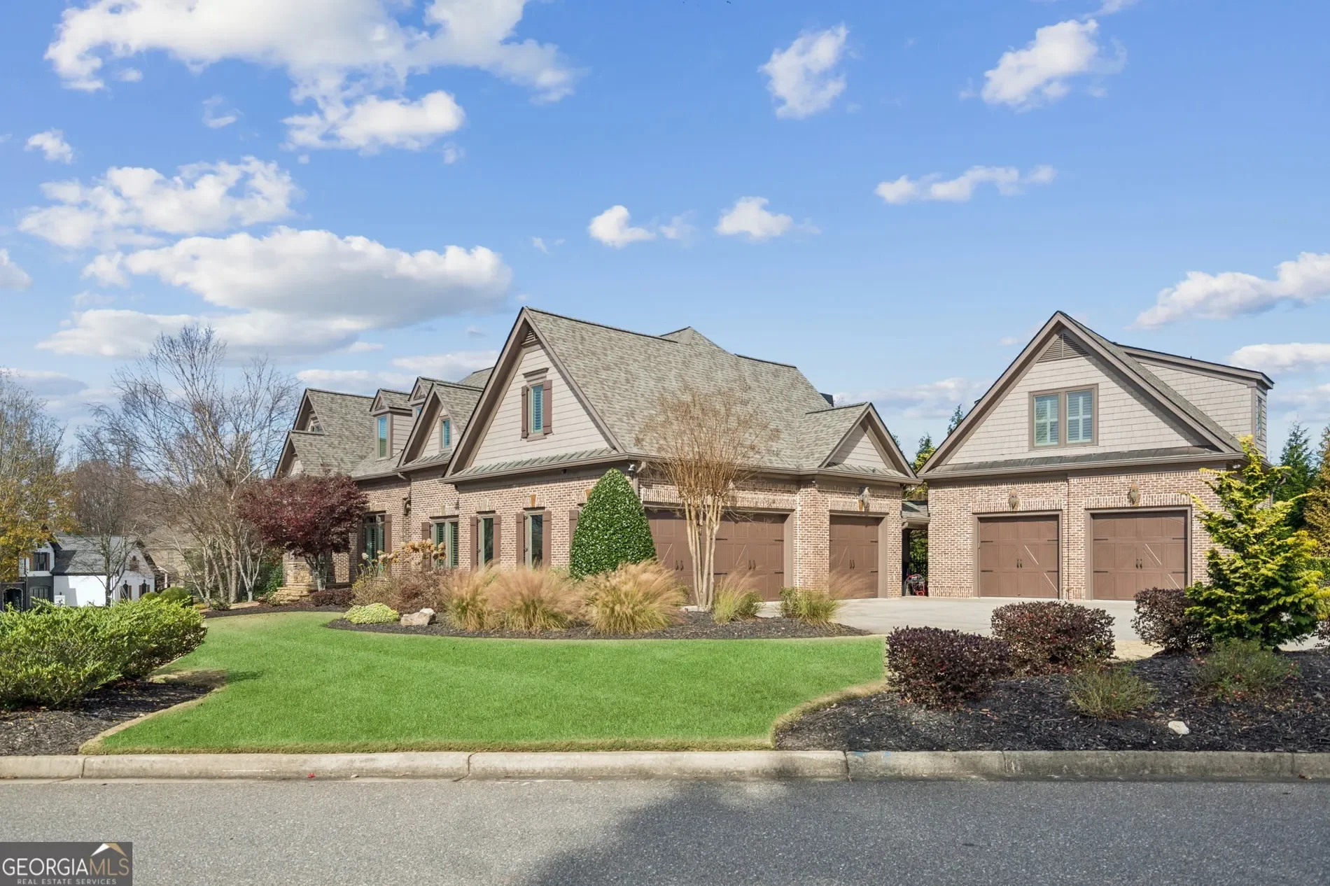 Exterior photo 6