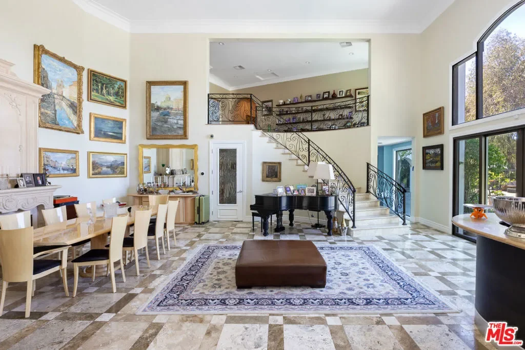 13355 Mulholland Drive, Beverly Hills, California, United States. - Photo 25