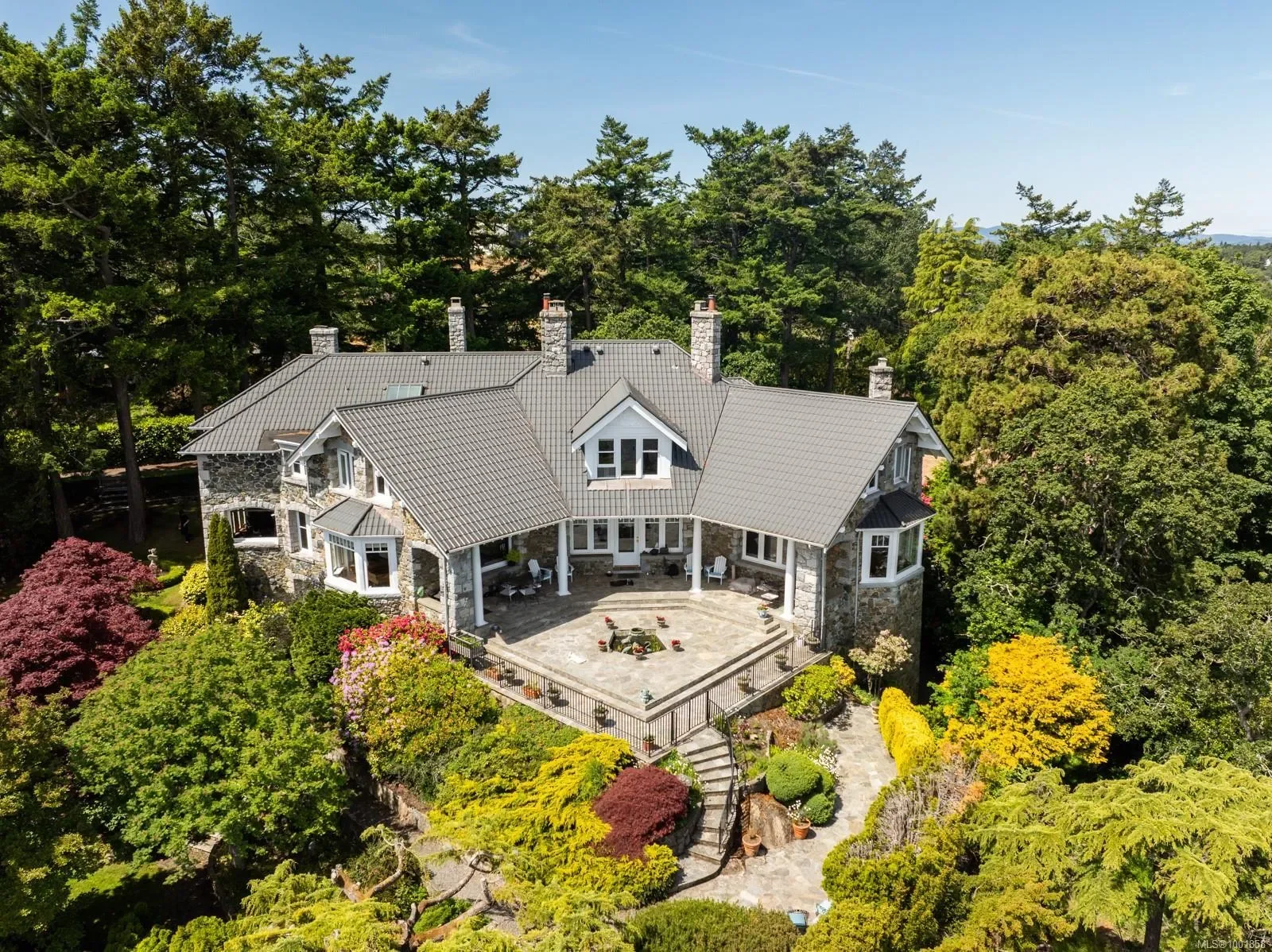 305 Denison Rd, Oak Bay, British Columbia, Canada. - Photo 16