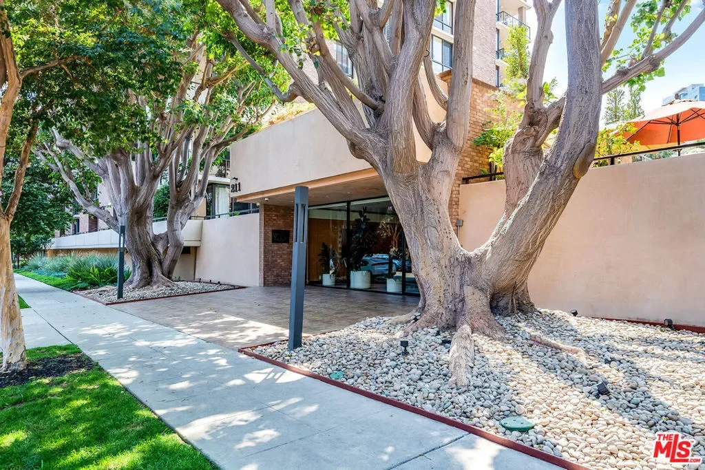 211 S Spalding Drive 107N, Beverly Hills, California, United States. - Photo 6