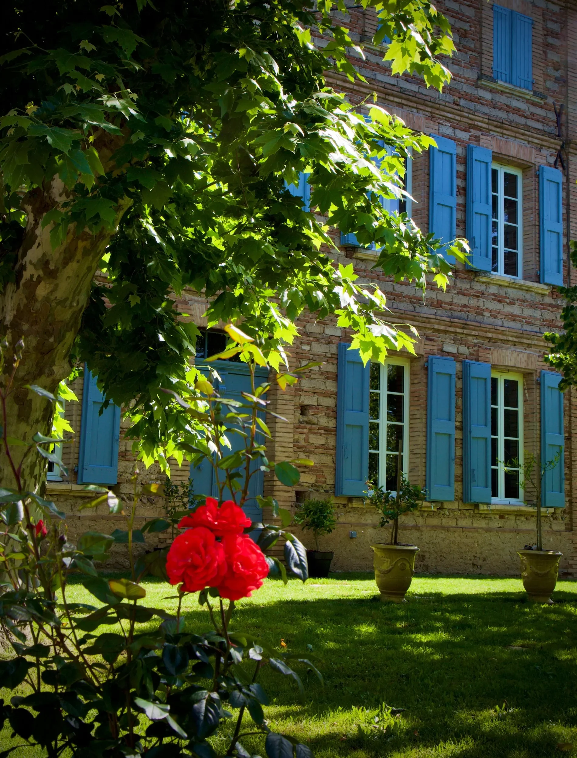 Exterior photo 2