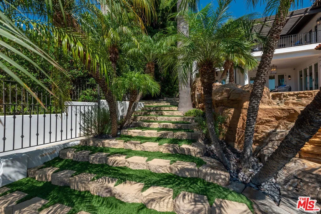 9928 Toluca Lake Avenue, Los Angeles, California, United States. - Photo 53