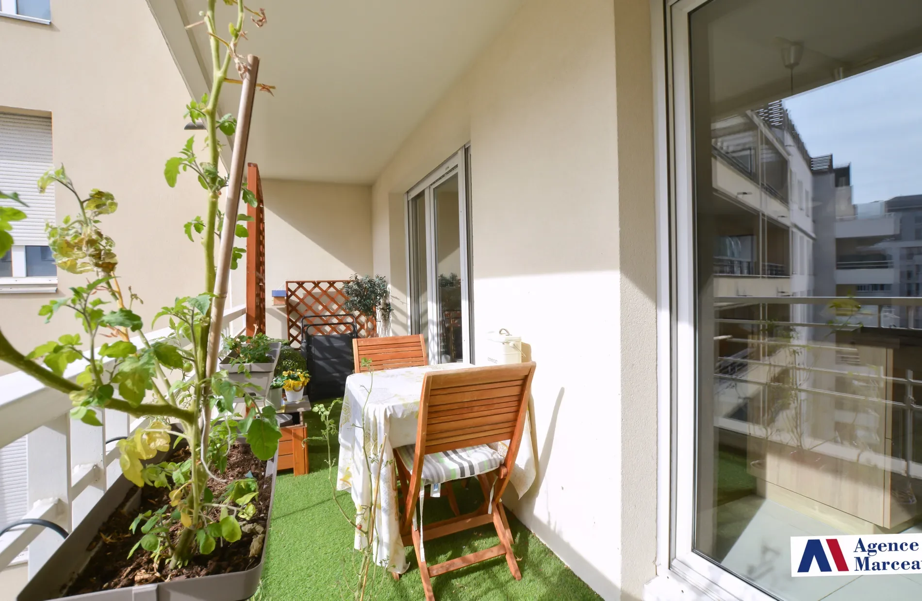 Exterior photo 1