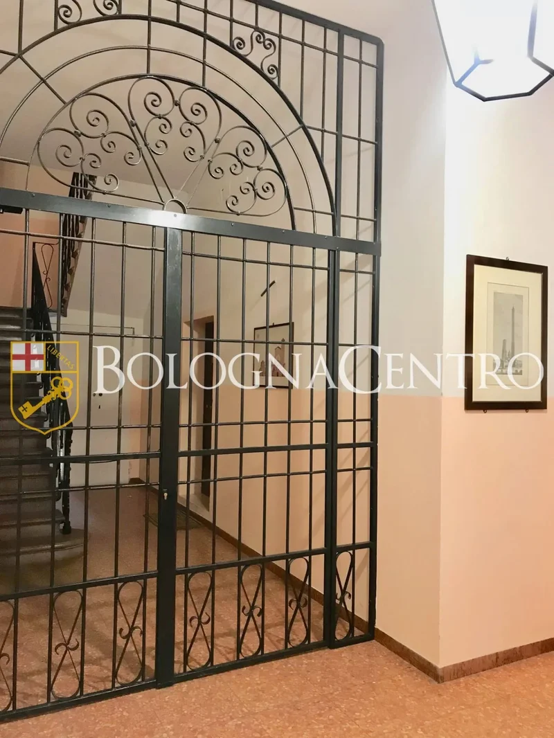 strada maggiore laterale, Bologna, Emilia-Romagna, Italy. - Photo 25