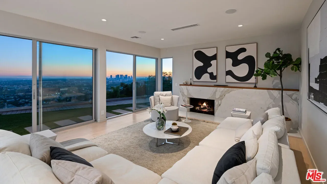 8515 Hedges Way, Los Angeles, California, United States. - Photo 2