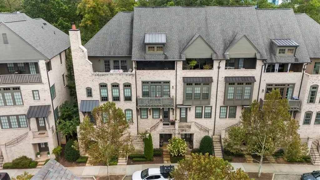 Exterior photo 6
