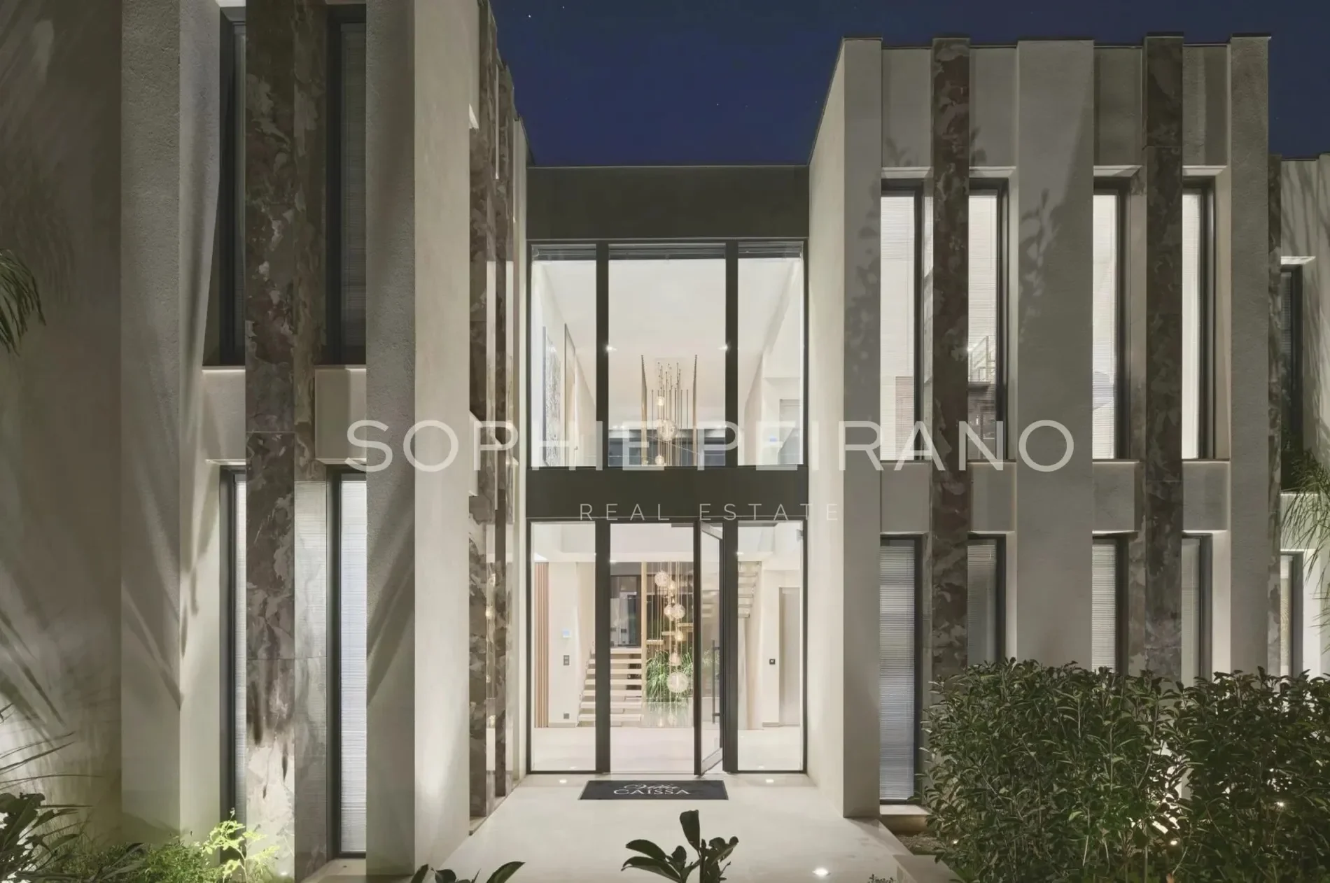 Exterior photo 2