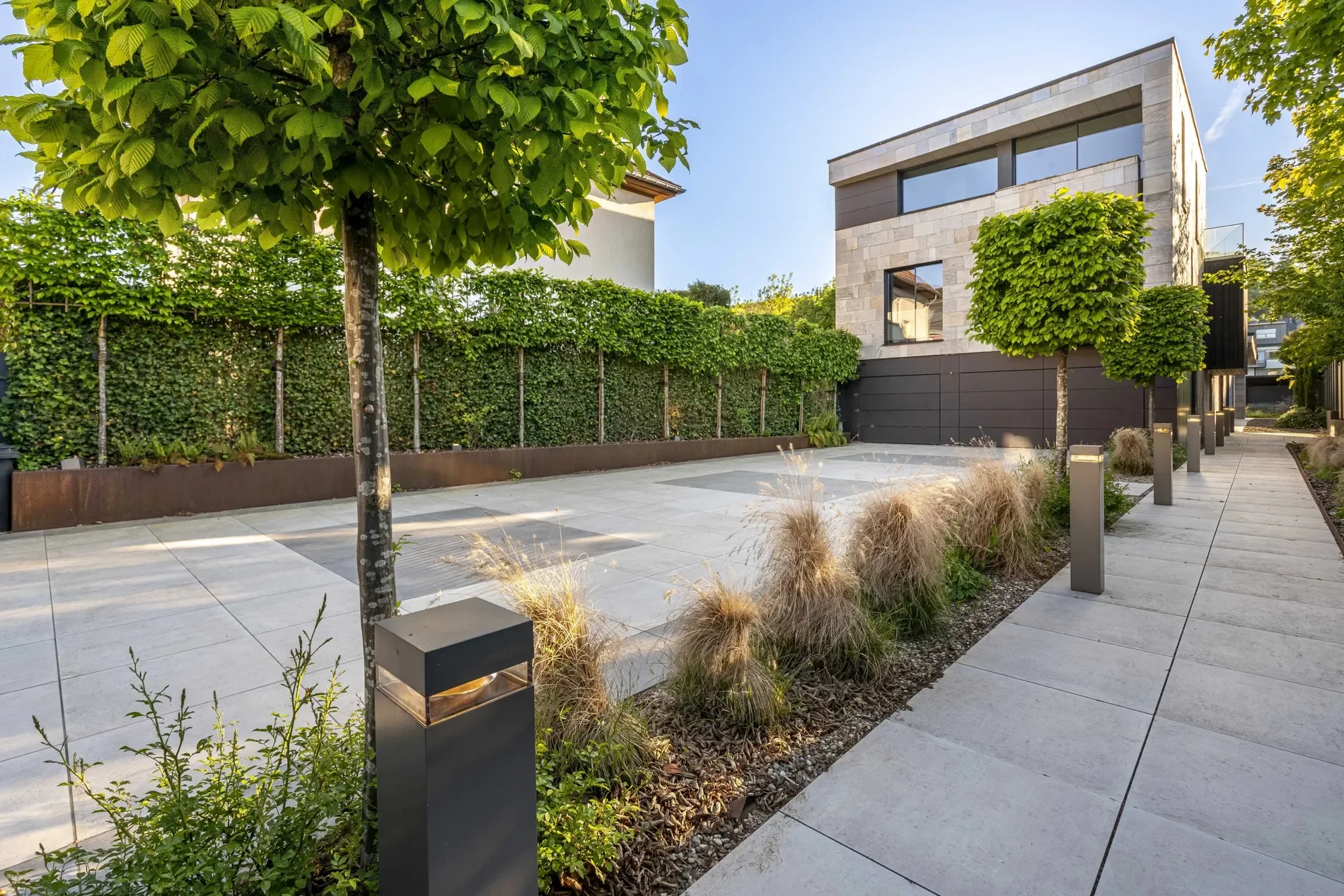Exterior photo 3