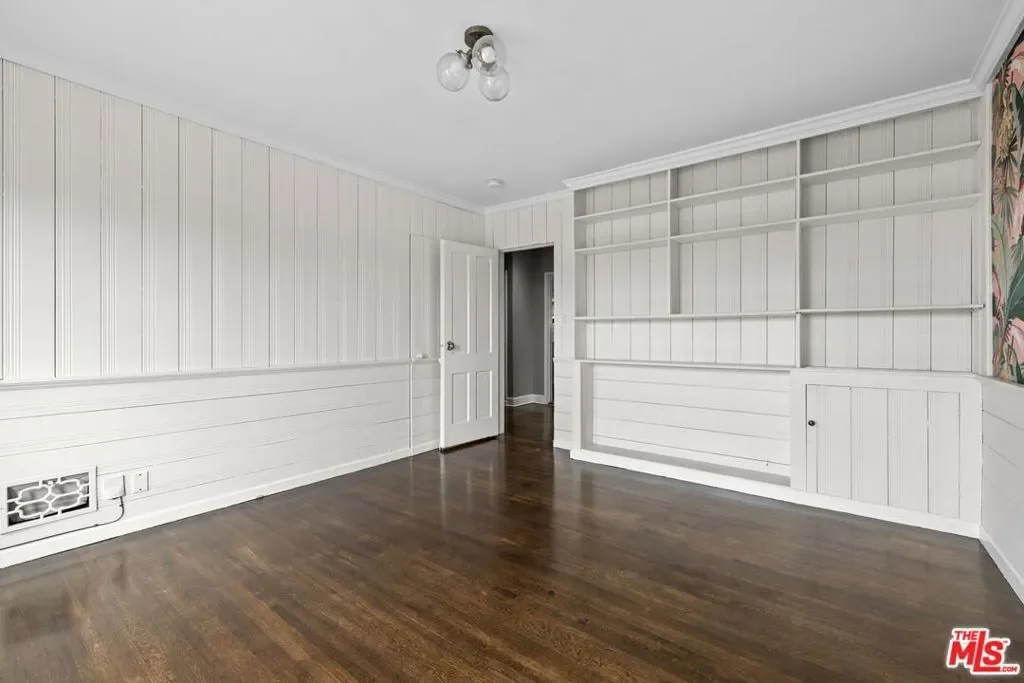 1307 S Rimpau Boulevard, Los Angeles, California, United States. - Photo 2