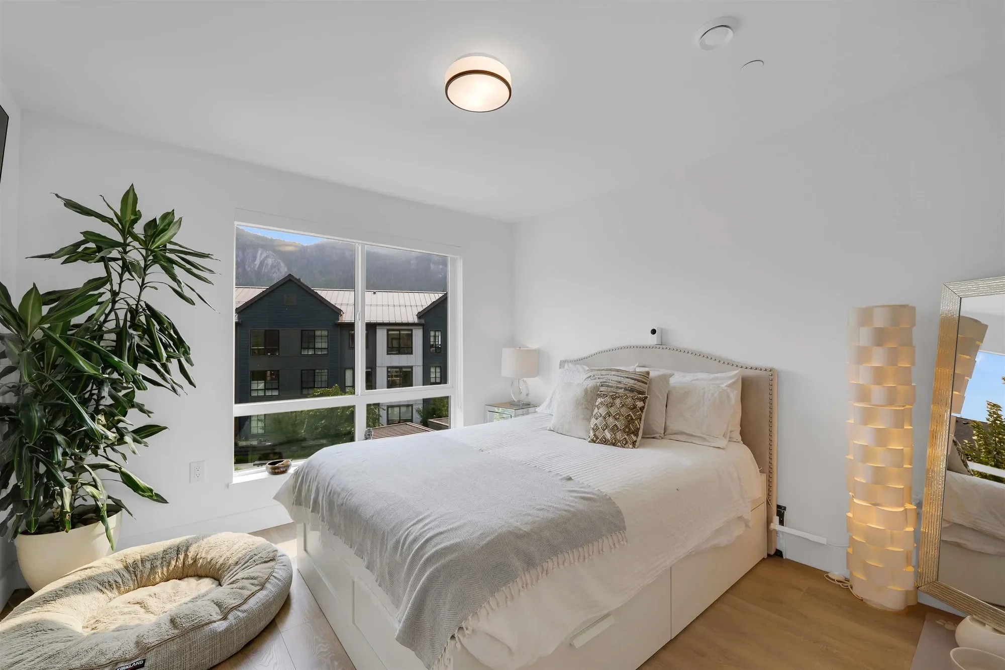 38053 Helm Way, Squamish, British Columbia, Canada. - Photo 2