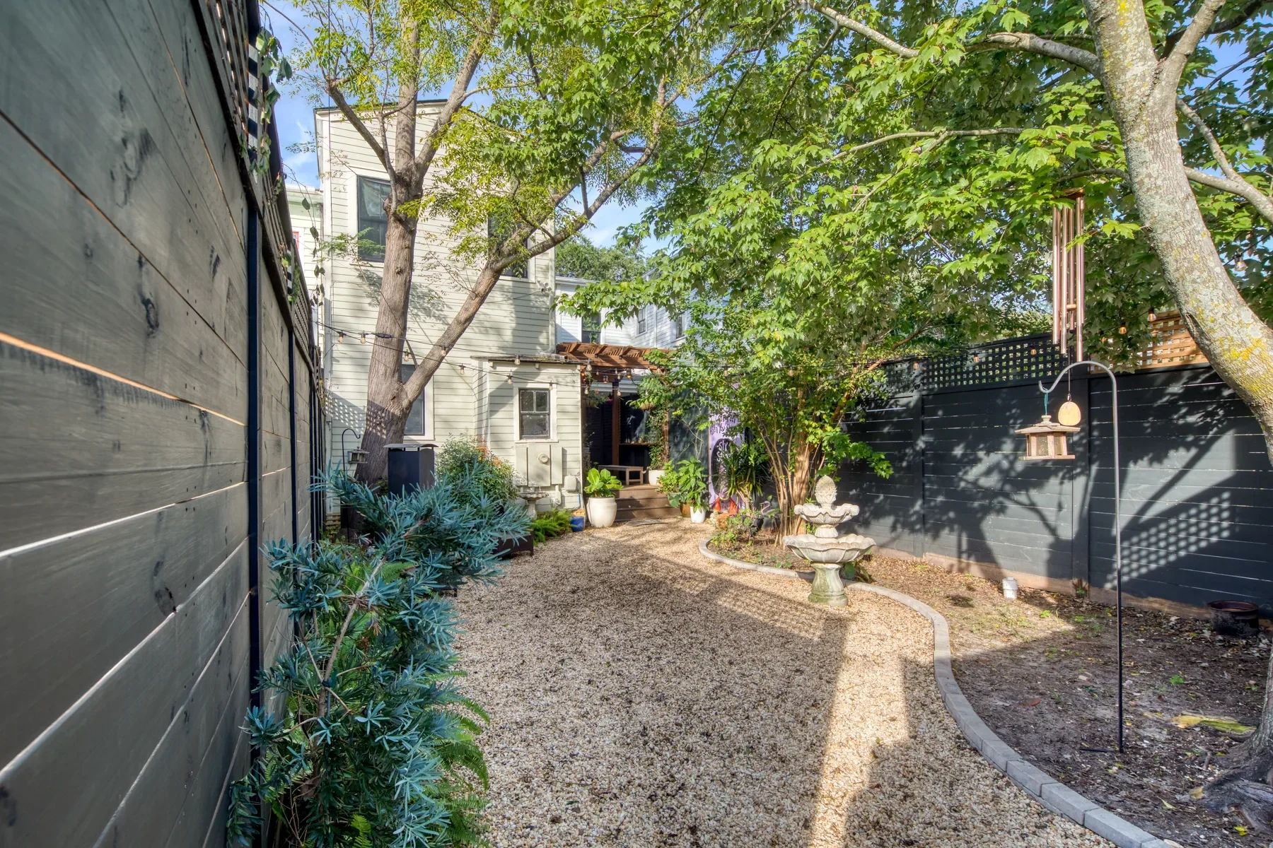 Exterior photo 9