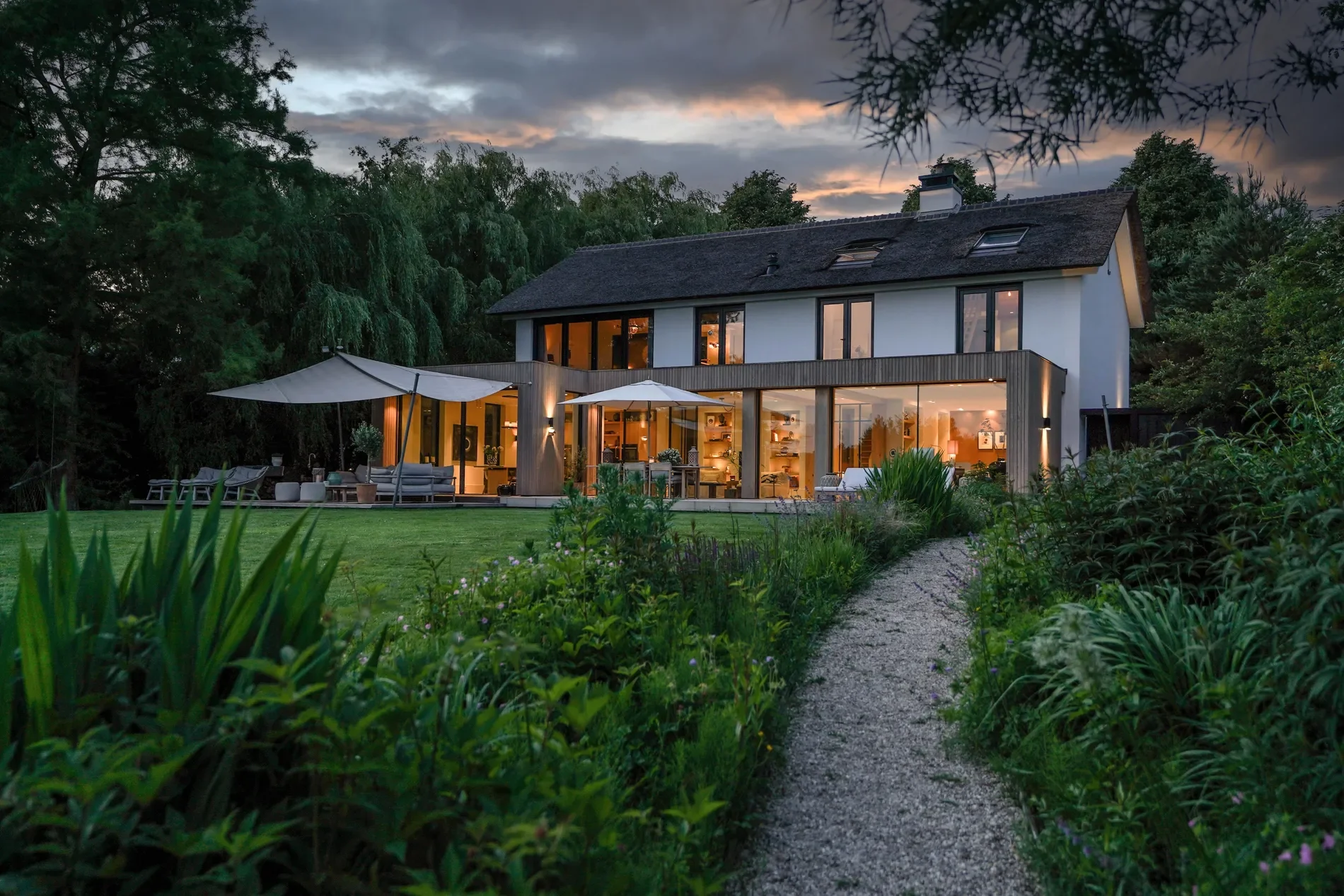 Exterior photo 9