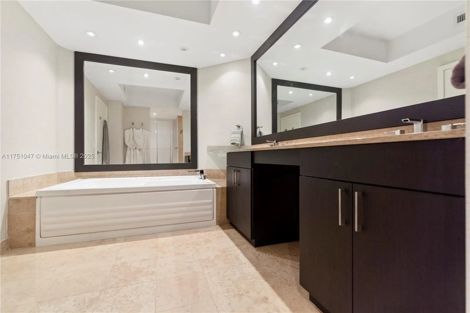 4779 Collins Ave 2204, Miami Beach, Florida, United States. - Photo 23