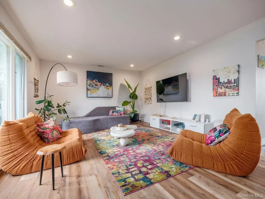 2400 Aldrich Lane, Laurel, New York, United States. - Photo 6
