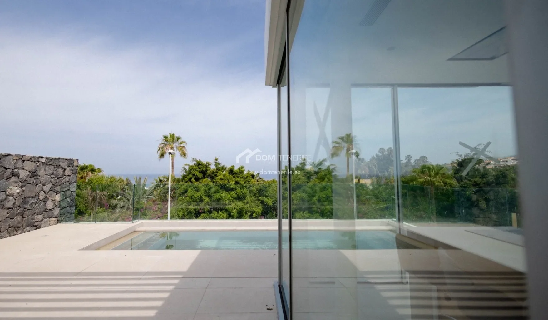 Exterior photo 8