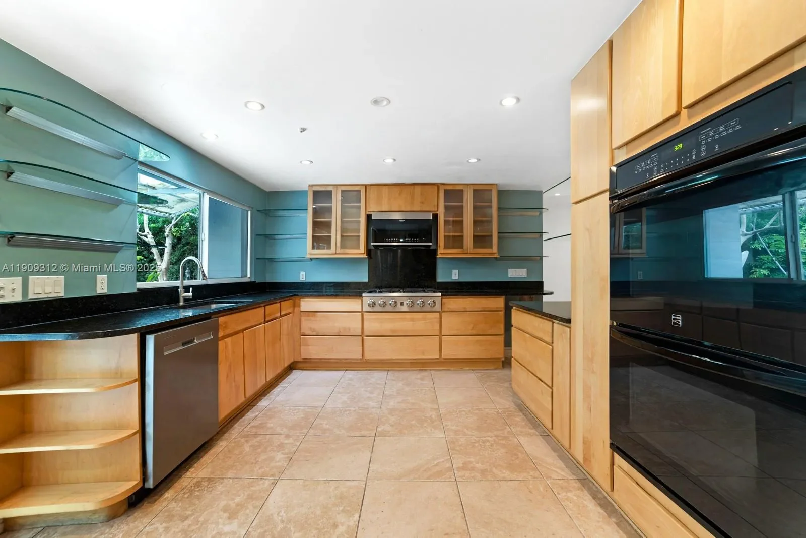 3470 N Meridian Ave, Miami Beach, Florida, United States. - Photo 12