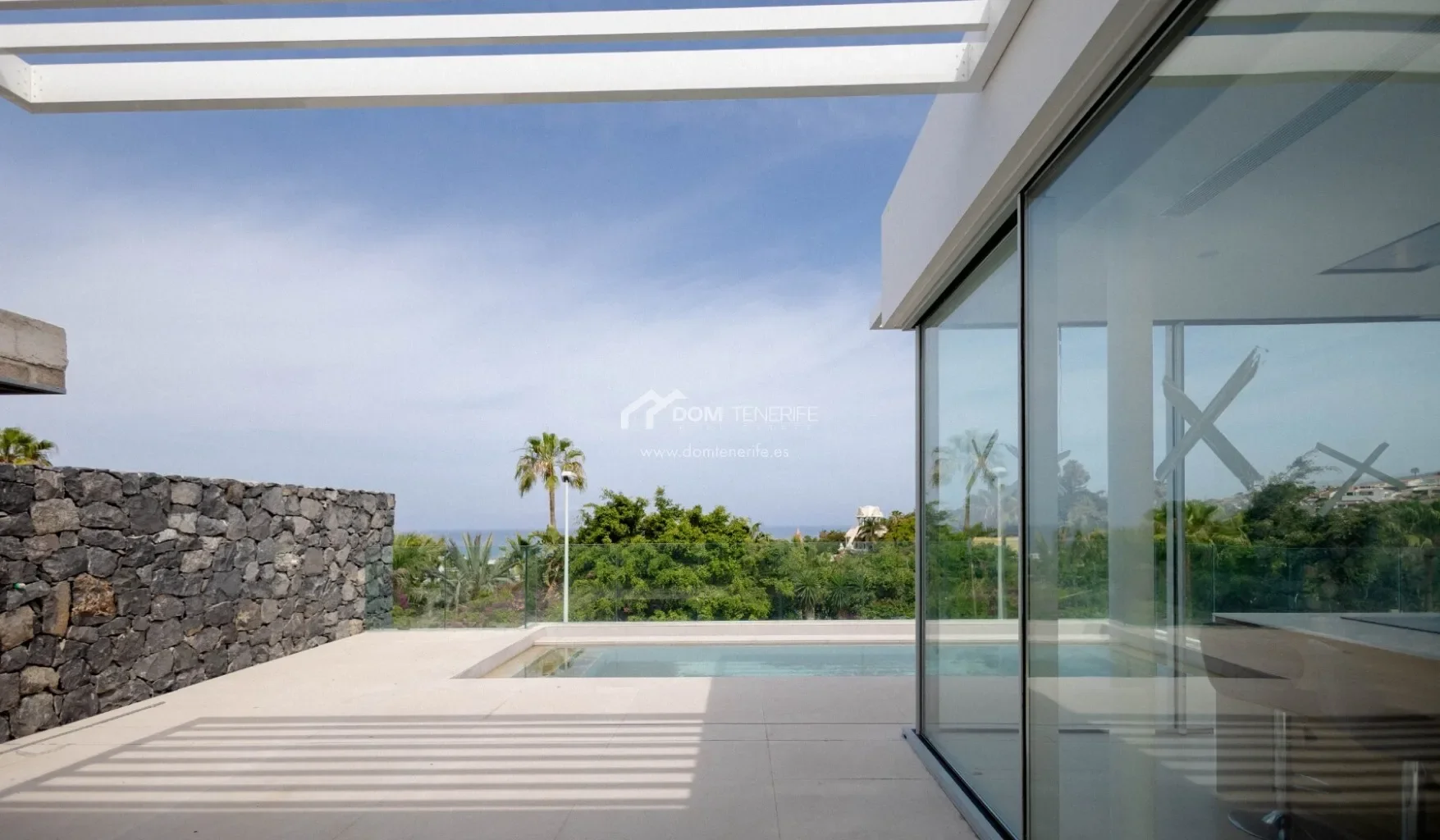 Exterior photo 2