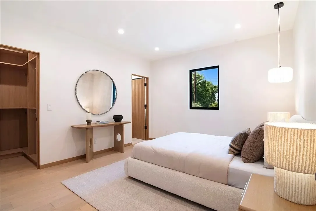 22616 Hatteras Street, Los Angeles, California, United States. - Photo 17