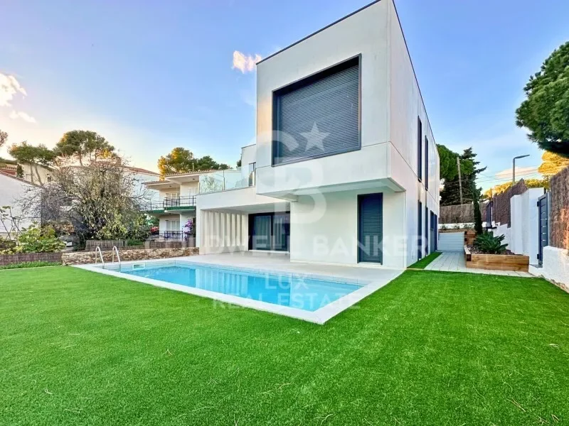 Exterior photo 5