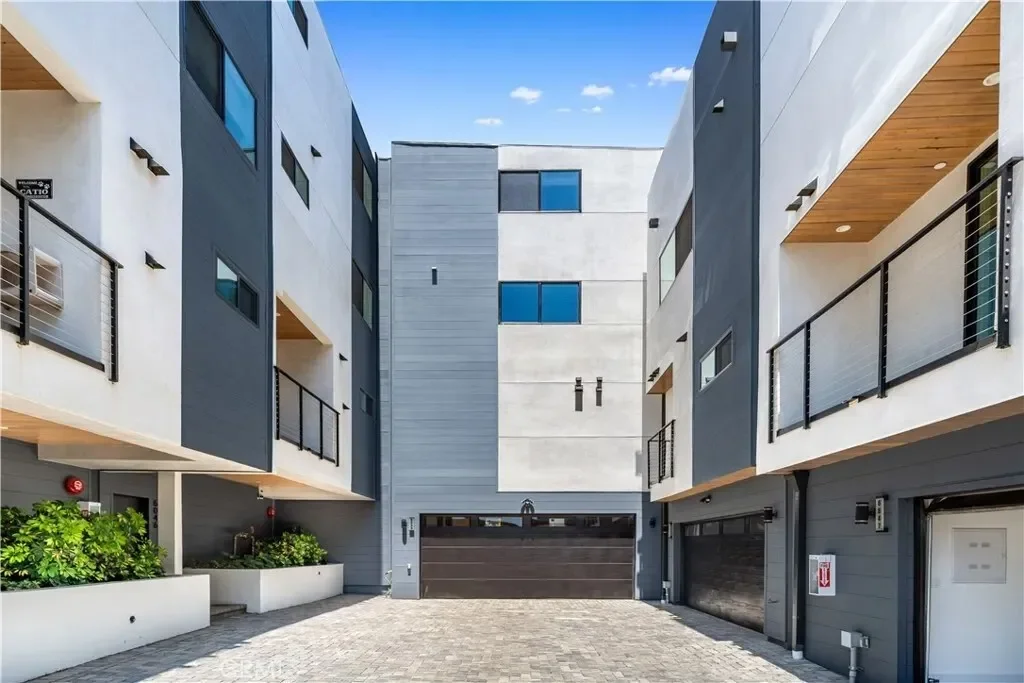 6050 E Burwood Avenue, Los Angeles, California, United States. - Photo 16