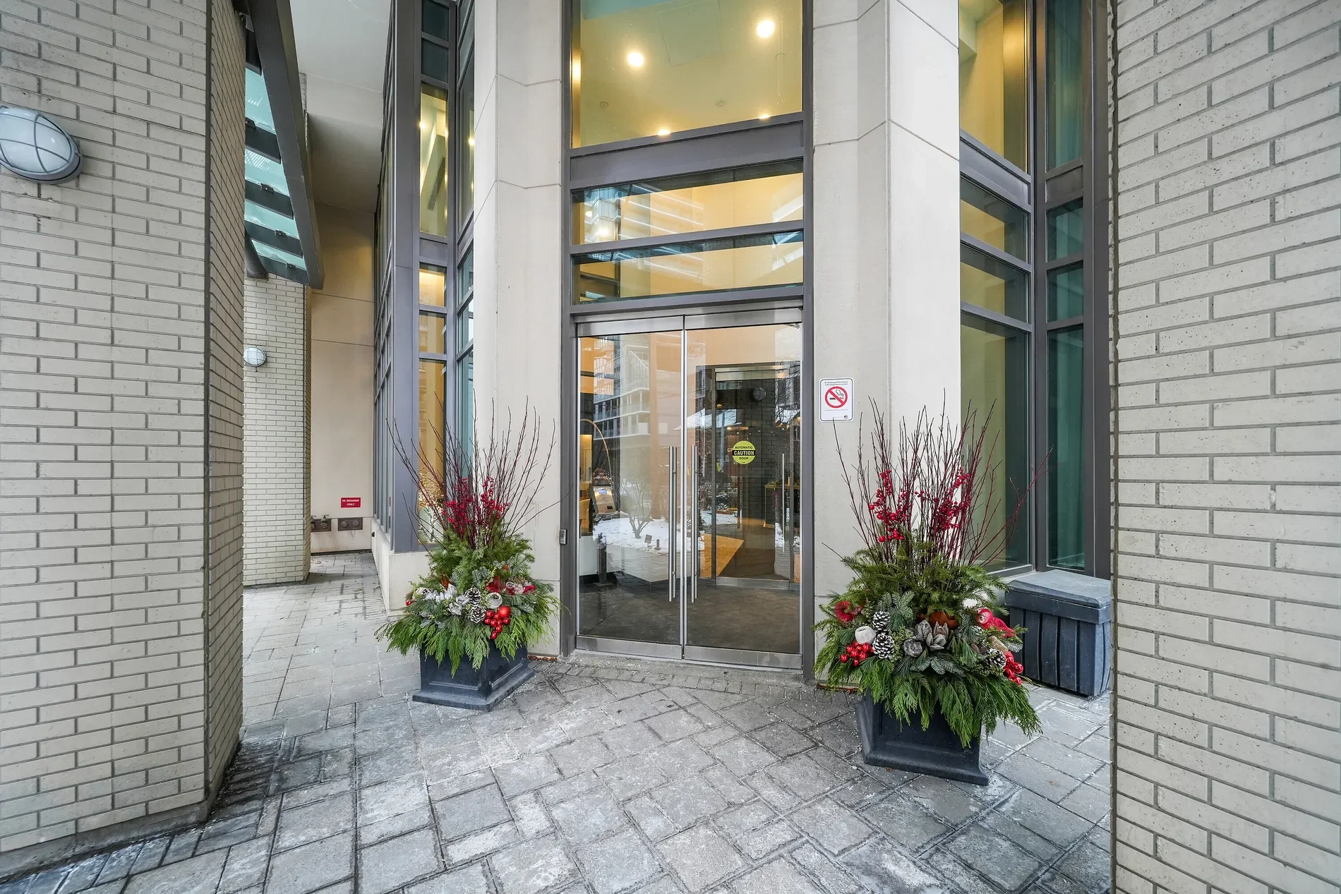 Exterior photo 1