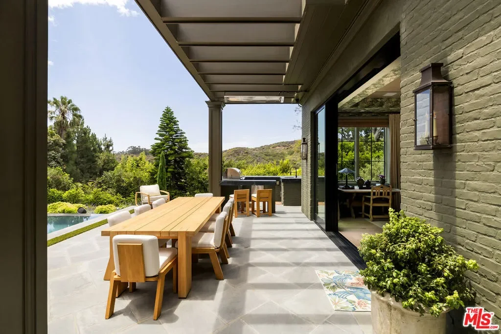 1529 Amalfi Drive, Los Angeles, California, United States. - Photo 27