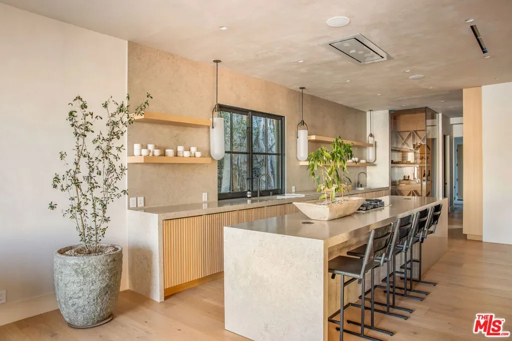 24824 Pacific Coast Highway, Malibu, California, United States. - Photo 9