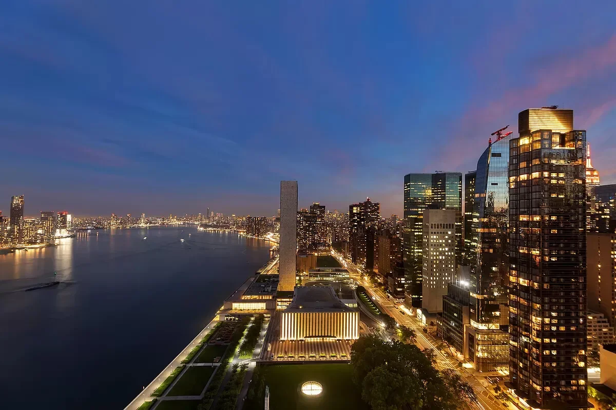 870 United Nations Plaza                                     #37/38A, New York, New York, United States. - Photo 4