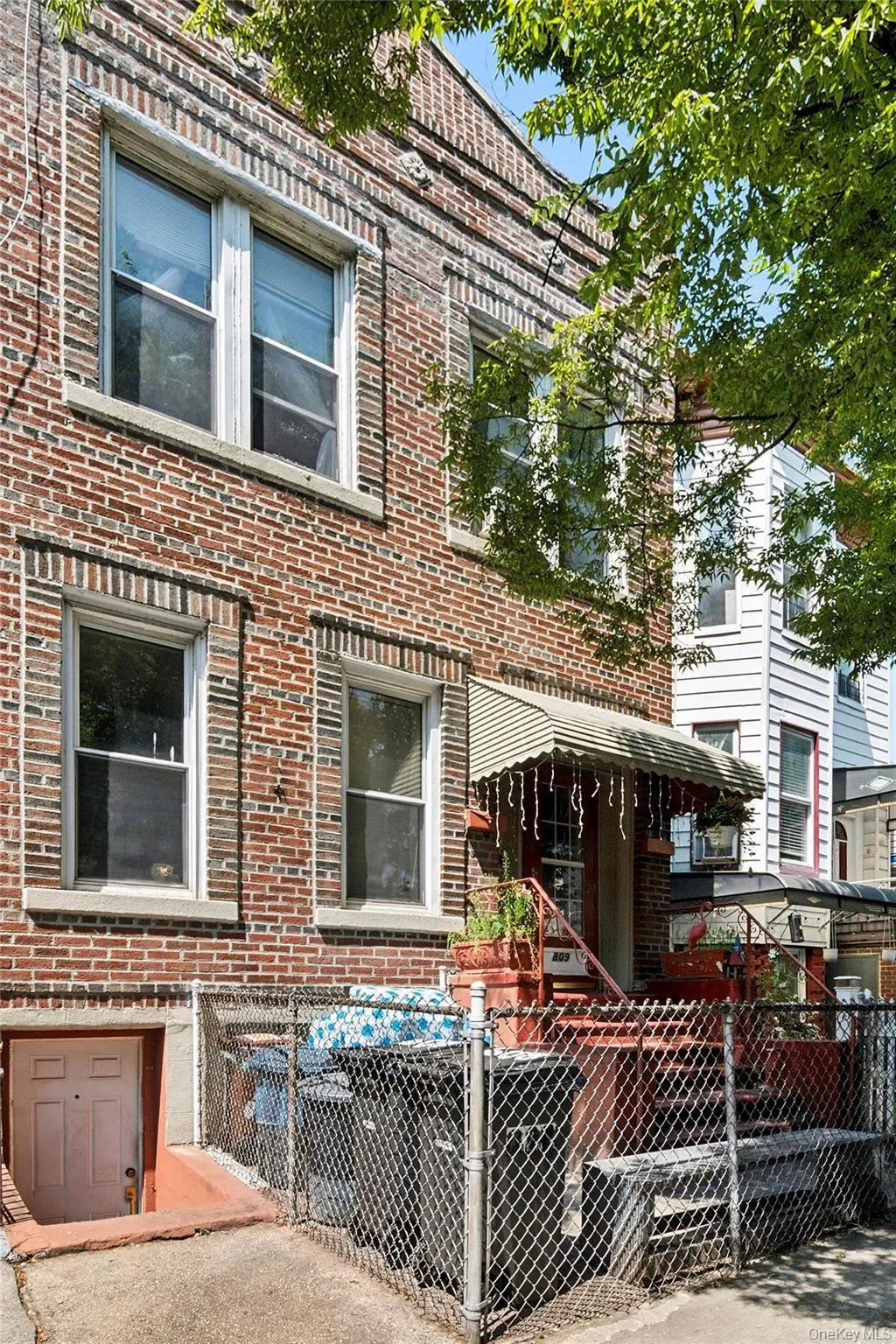 Exterior photo 2