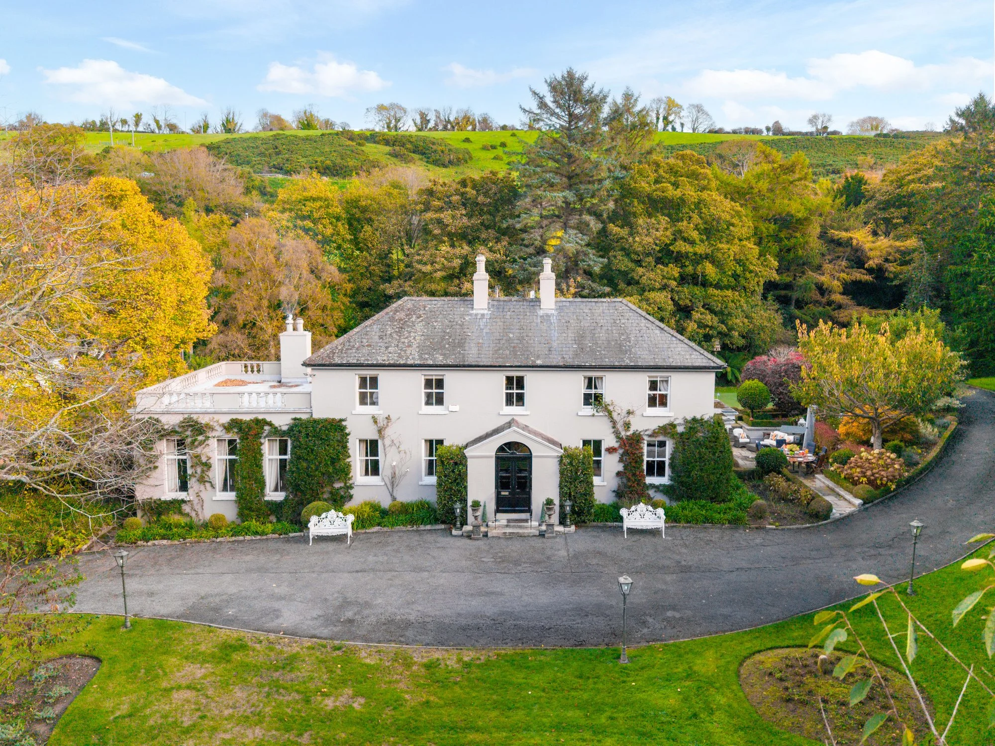 Exterior photo 6