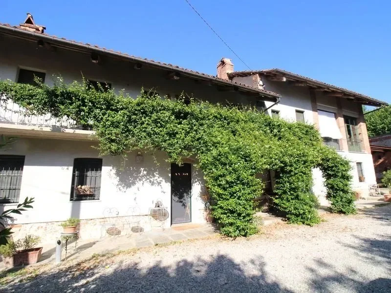 Exterior photo 4