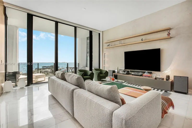 2821 S Bayshore Dr 15C, Miami, Florida, United States. - Photo 2